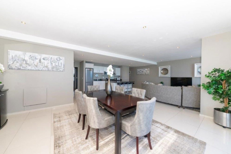 2 Bedroom Property for Sale in Bloubergstrand Western Cape